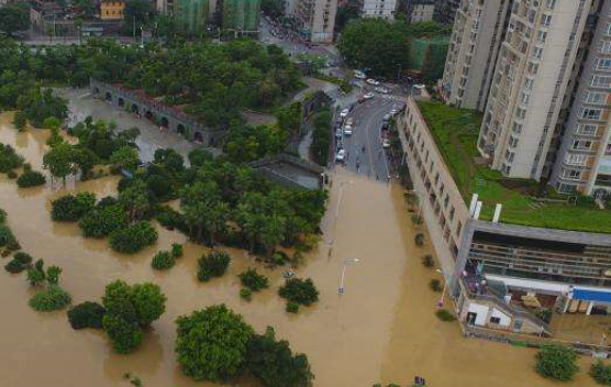 暴雨肆虐、洪水泛濫，多地房屋安全隱患不容忽視